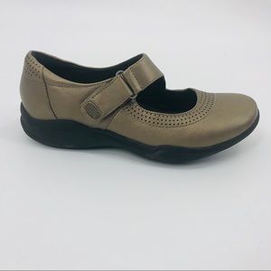 Clark’s Gold Mary Jane’s Size 7.5